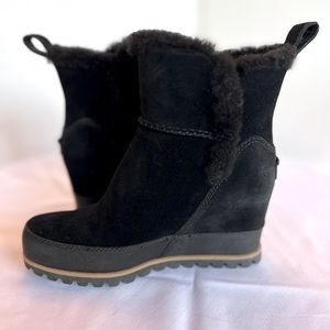 NWOT UGG Malvella Waterproof Suede Fur Hidden Wedge Bootie